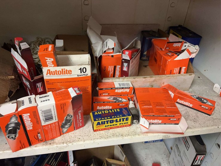 tool-cabinets-with-contents-and-arc-welder-image-24