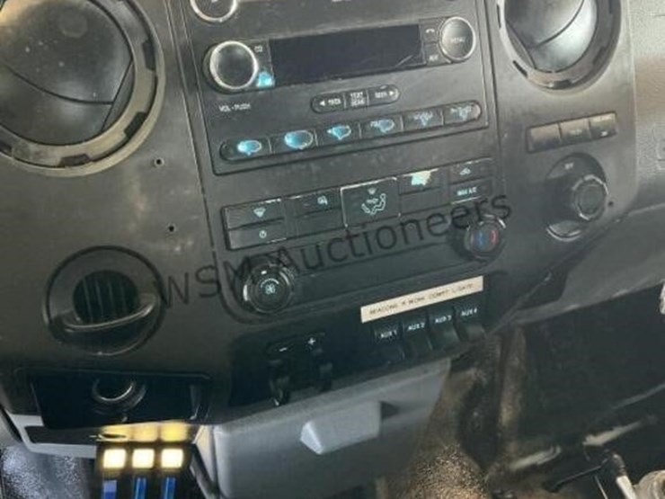 2014-ford-f550-image-21