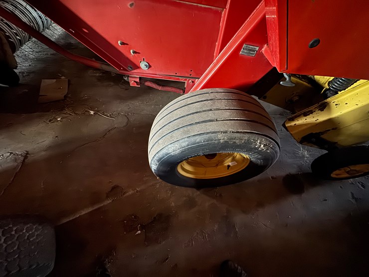 new-holland-658-image-4