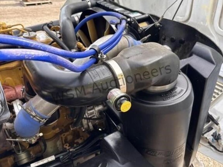 2003-freightliner-fl70-image-24