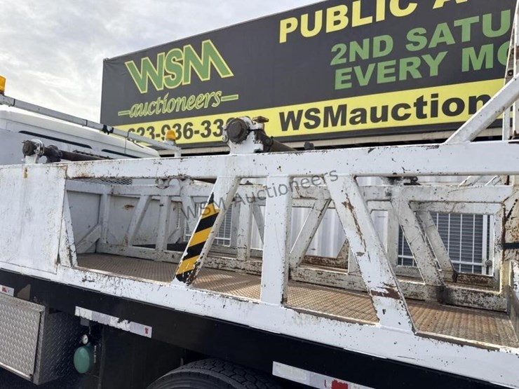 2003-freightliner-fl70-image-12