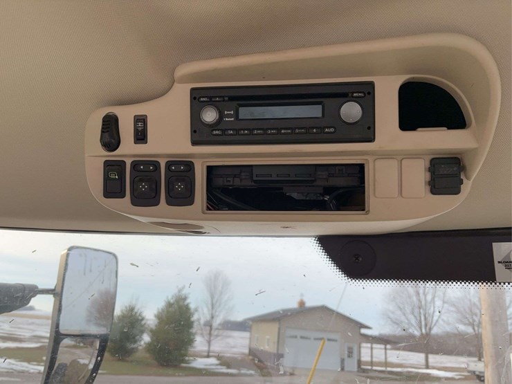 john-deere-6215r-image-13