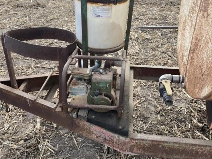 transfer-tank-on-gear-1000-gallon-image-4