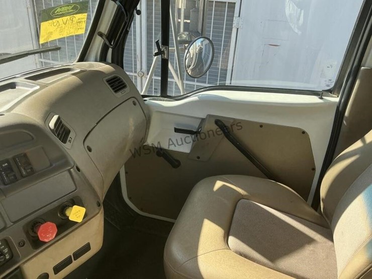 2008-sterling-l8500-image-27