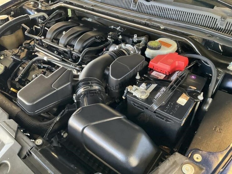 2015-ford-taurus-sdn-image-11