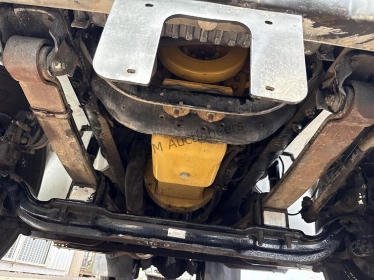 2003-freightliner-fl70-image-16