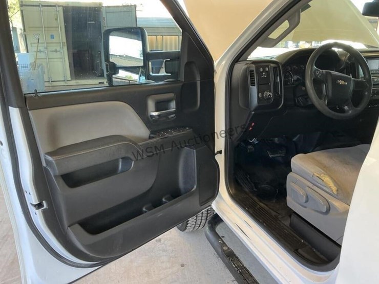 2015-chevrolet-silverado-2500hd-image-21