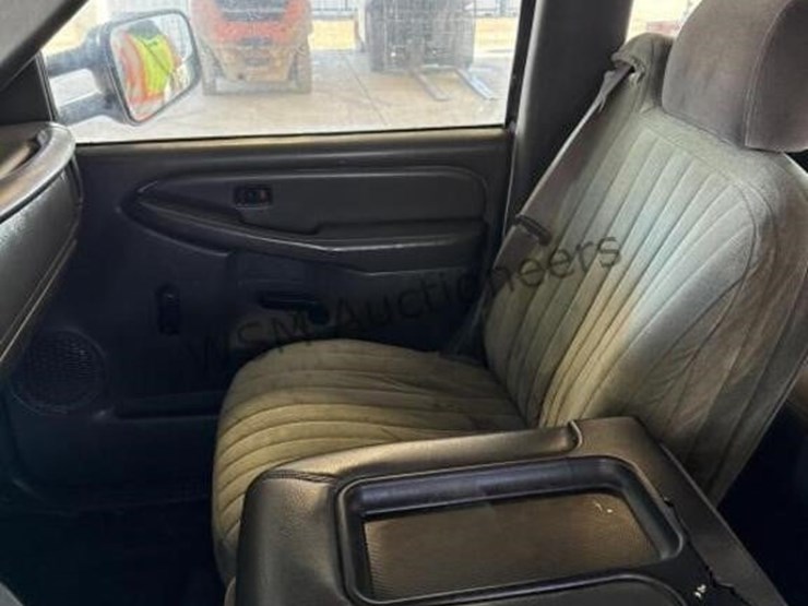 2005-gmc-sierra-3500-image-23