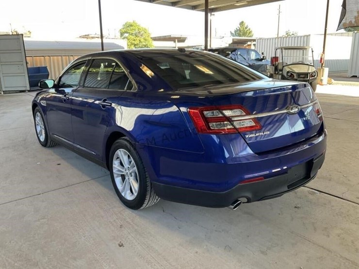 2015-ford-taurus-sdn-image-5