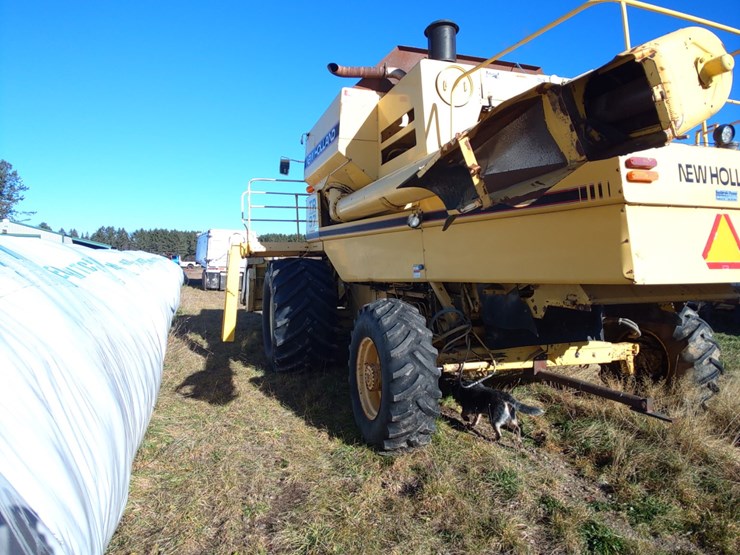 new-holland-tr97-image-3