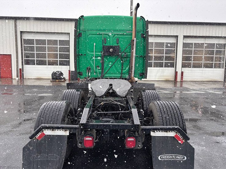 2020-freightliner-cascadia-126-image-4