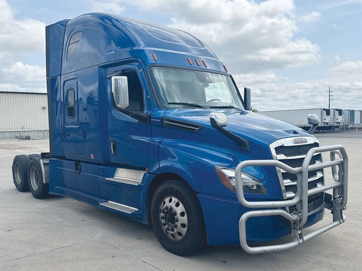 2021-freightliner-cascadia-126-image-1