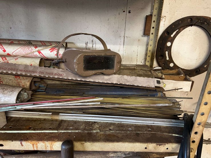 lincoln-arc-welder-and-welding-supplies-image-9