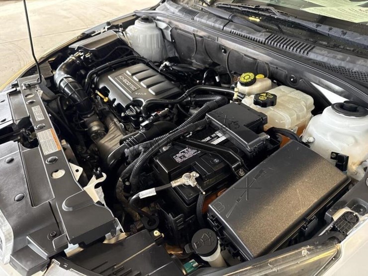 2011-chevrolet-cruze-lt-sdn-image-11