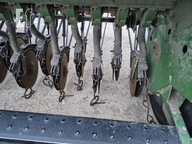 john-deere-8300-image-6