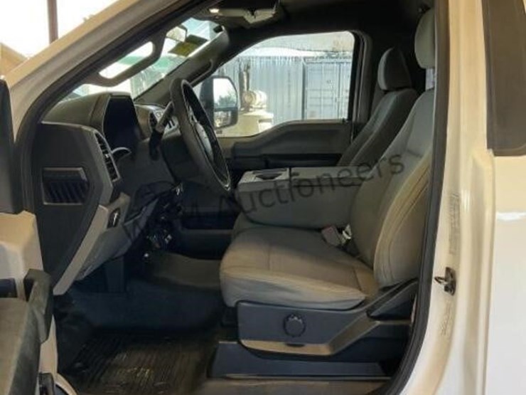 2017-ford-f550-image-25