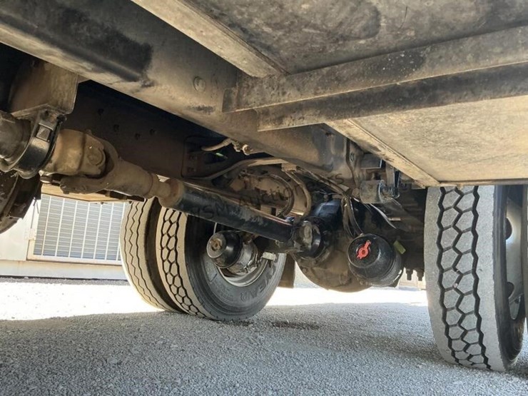 2009-international-7400-image-35