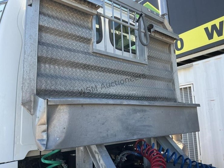 2008-sterling-l8500-image-9