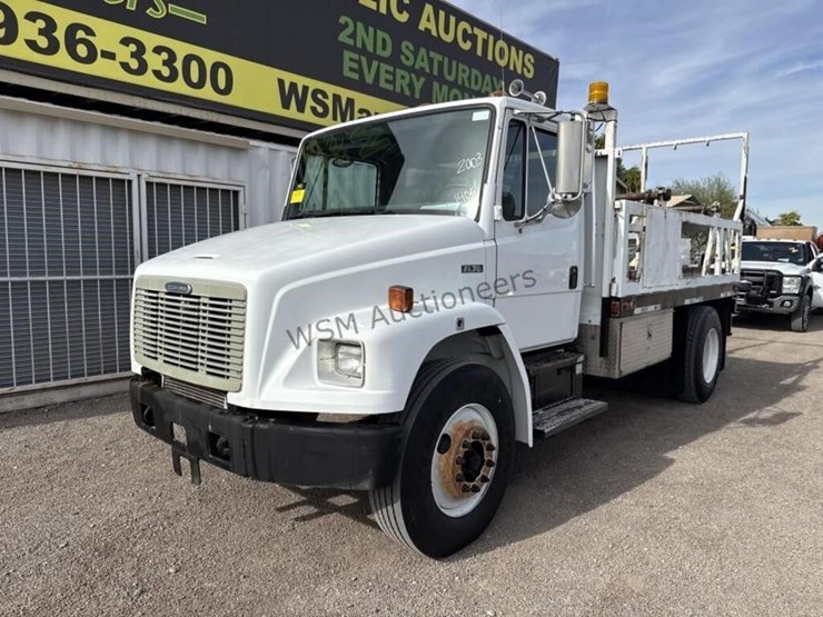 2003-freightliner-fl70-image-2
