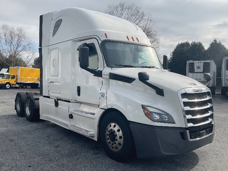 freightliner-cascadia-126-image-1