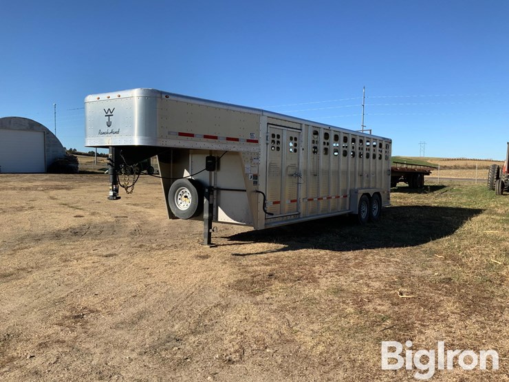 wilson-livestock-trailer-image-1