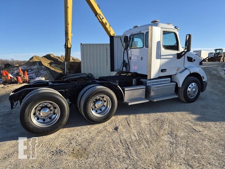 2017-peterbilt-579-image-8