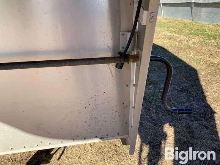 wilson-livestock-trailer-image-15