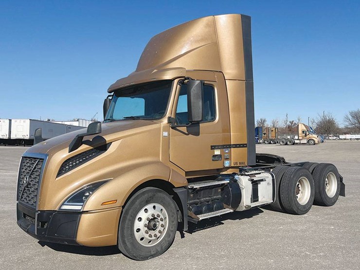2018-volvo-vnl-300-image-1