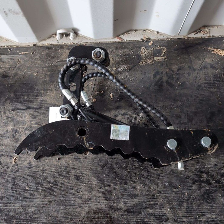 I Ranch Hydraulic Thumb Clamp - IRETC