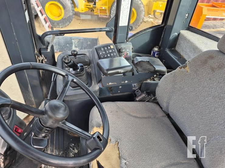 2006-deere-444j-image-16