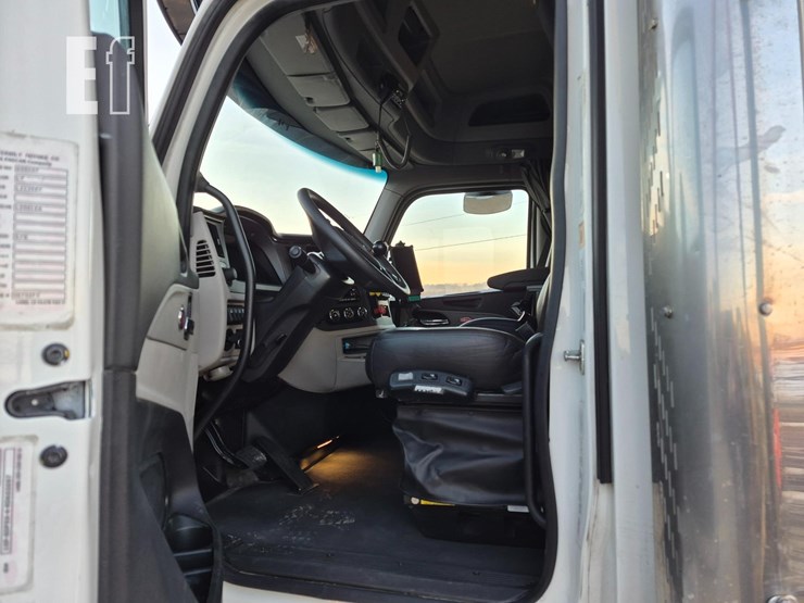 2024-peterbilt-579-image-18