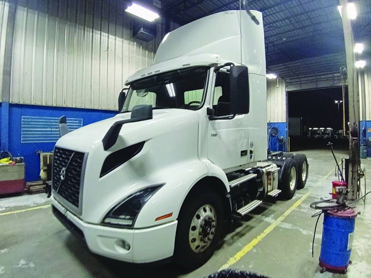 2021-volvo-vnr-300-image-1