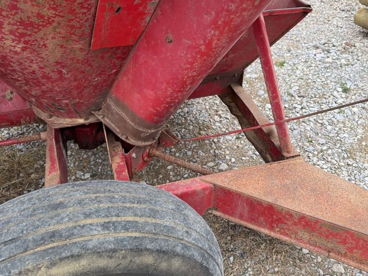 new-holland-352-image-9