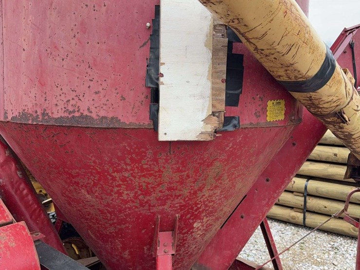 new-holland-352-image-7