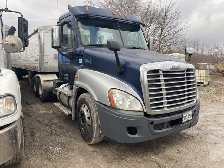 freightliner-semi-truck-image-3