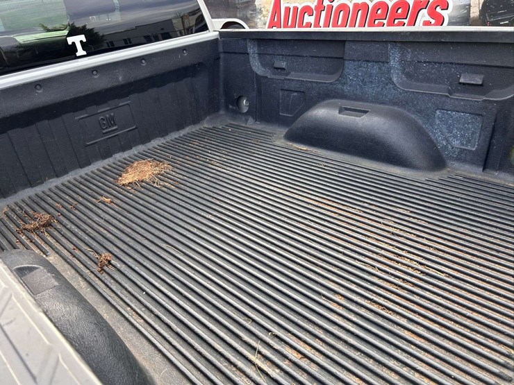 2012-chevrolet-silverado-1500-image-21