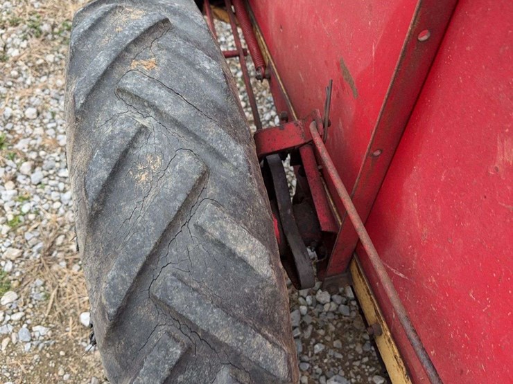 new-holland-202-image-9