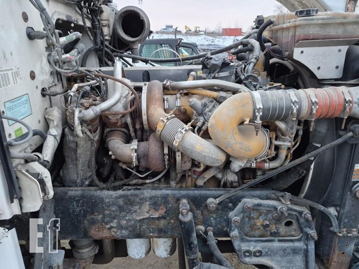 2008-peterbilt-365-image-17