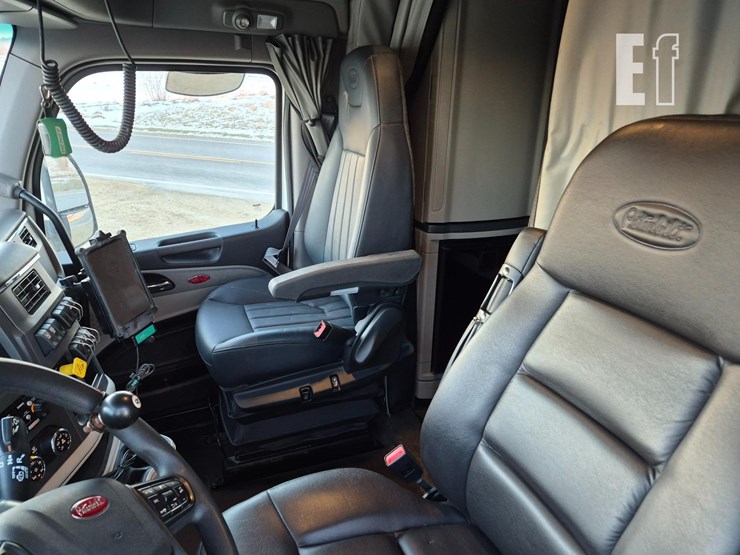 2024-peterbilt-579-image-23