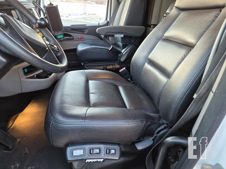 2024-peterbilt-579-image-22