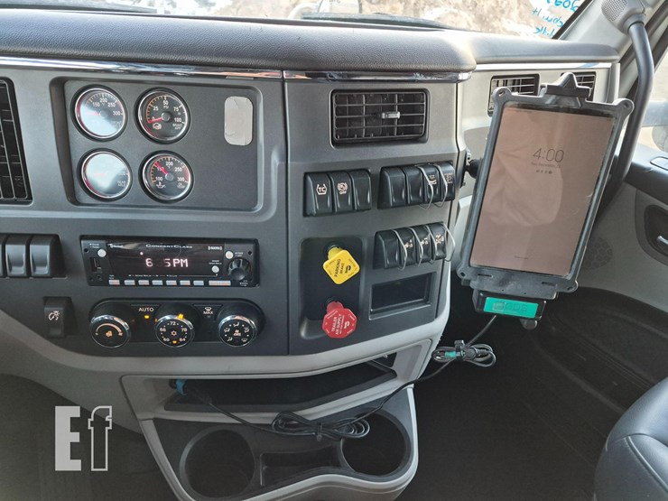 2024-peterbilt-579-image-27