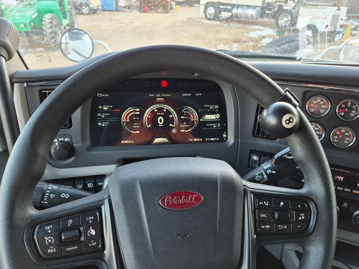 2024-peterbilt-579-image-30