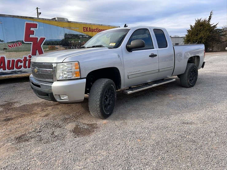 2012-chevrolet-silverado-1500-image-2
