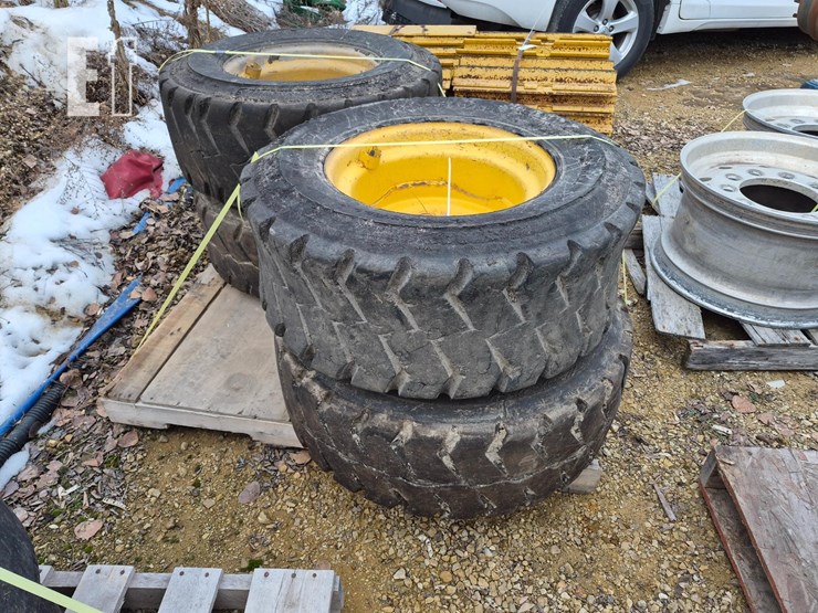 skid-loader-tires-and-rims-image-3