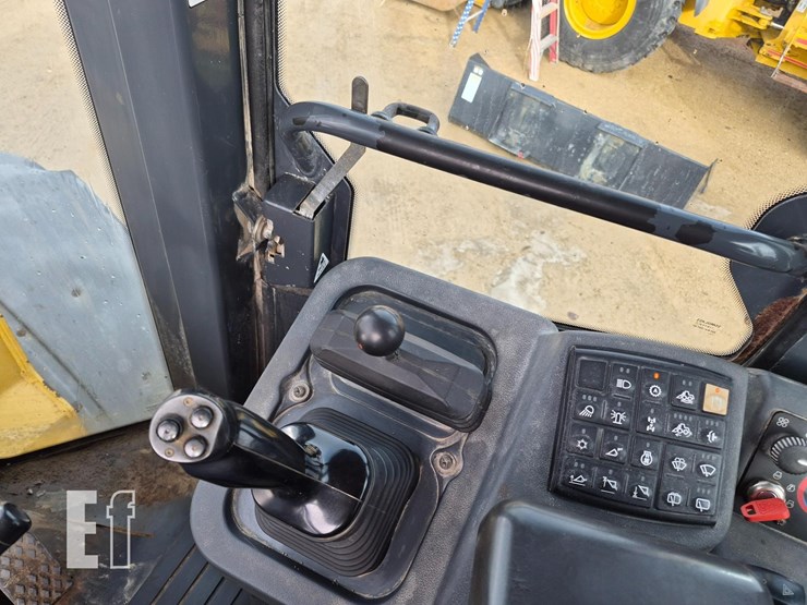 2006-deere-444j-image-19