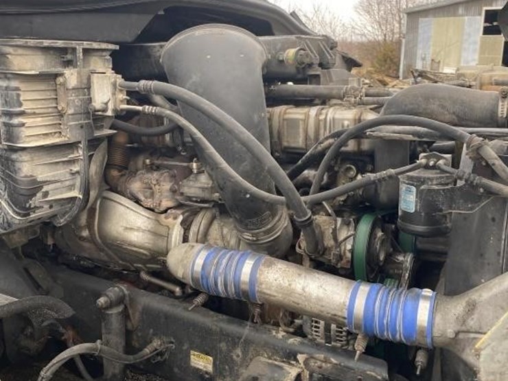 freightliner-semi-truck-image-13