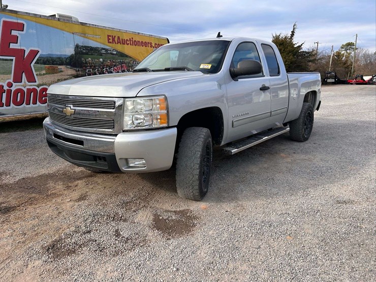 2012-chevrolet-silverado-1500-image-3