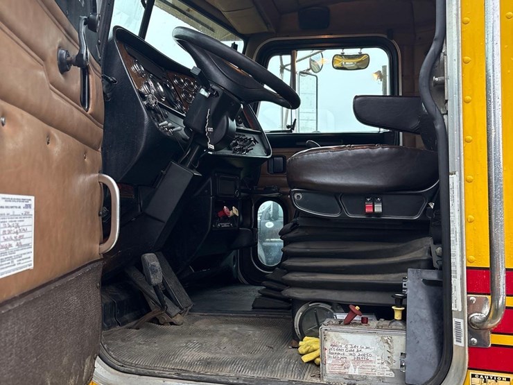 2003-peterbilt-378-image-15