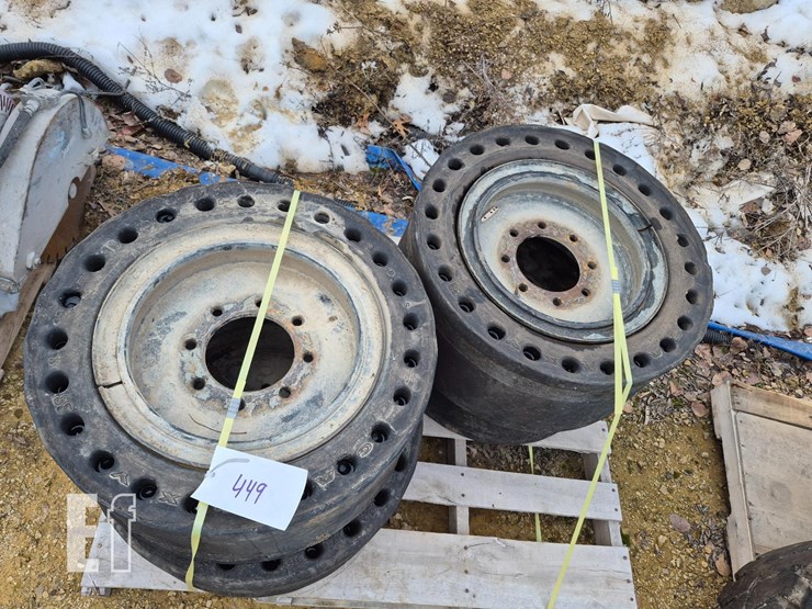 no-flat-skid-steer-tires-image-2