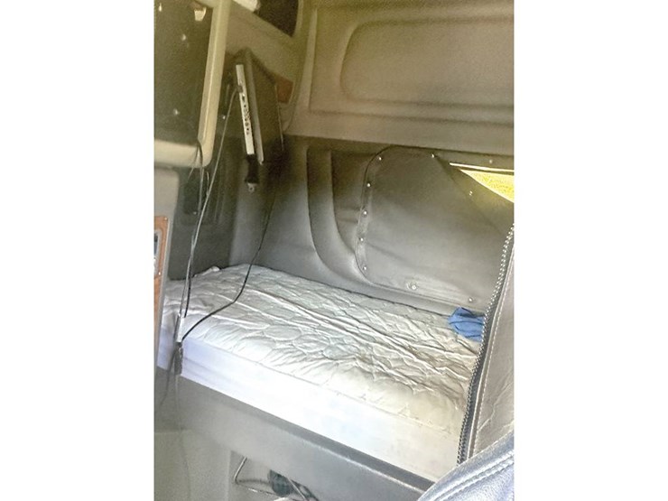 2008-peterbilt-388-image-5